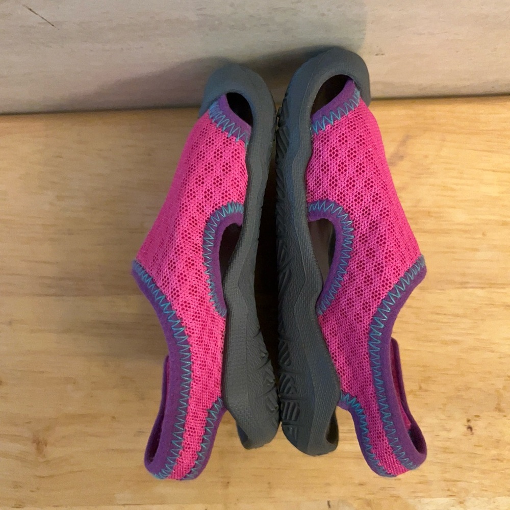 Crocs Swiftwater Mesh Water Sandals - Picture 6 of 11